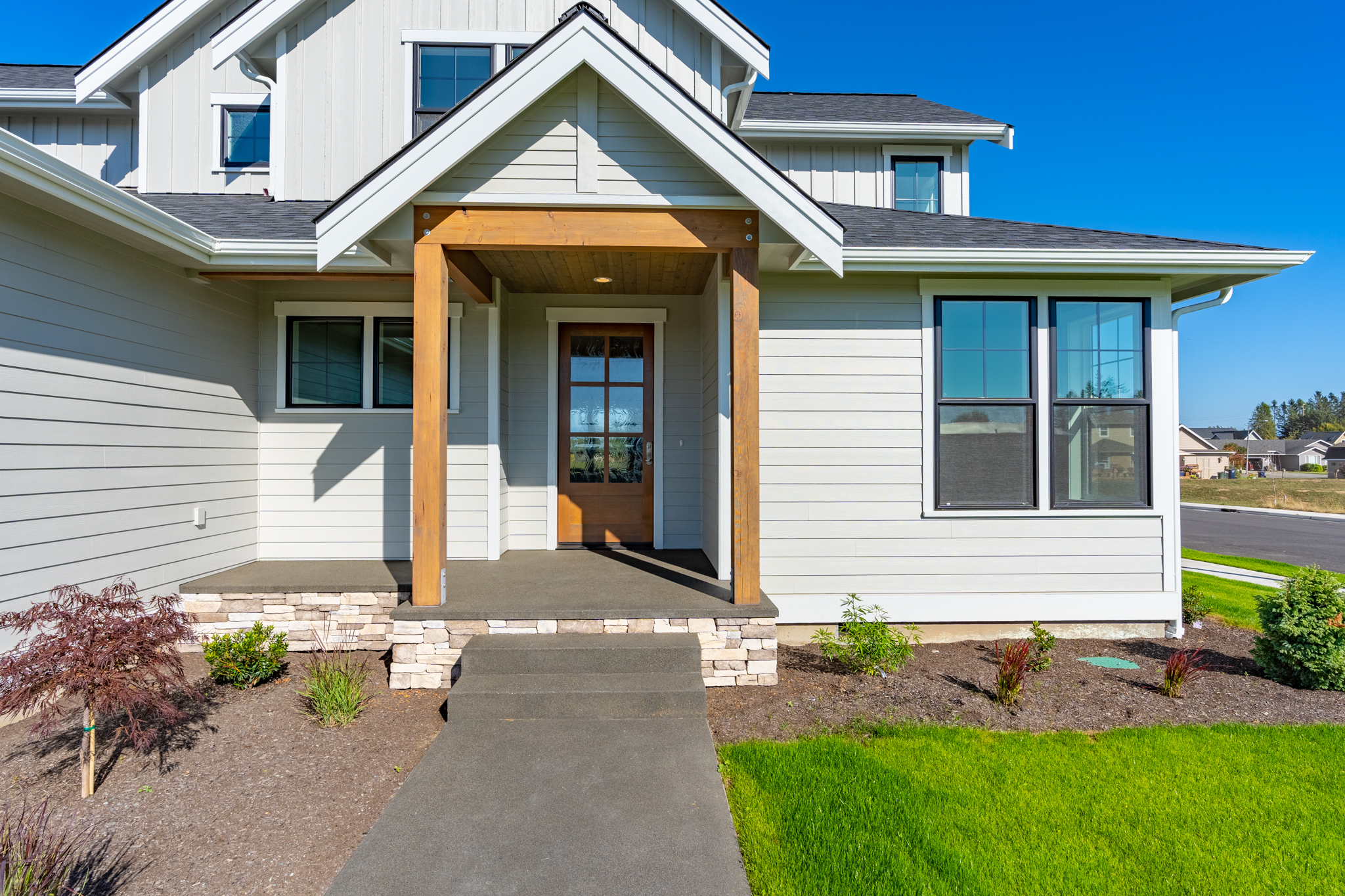 Contemporary Farmhouse 819
