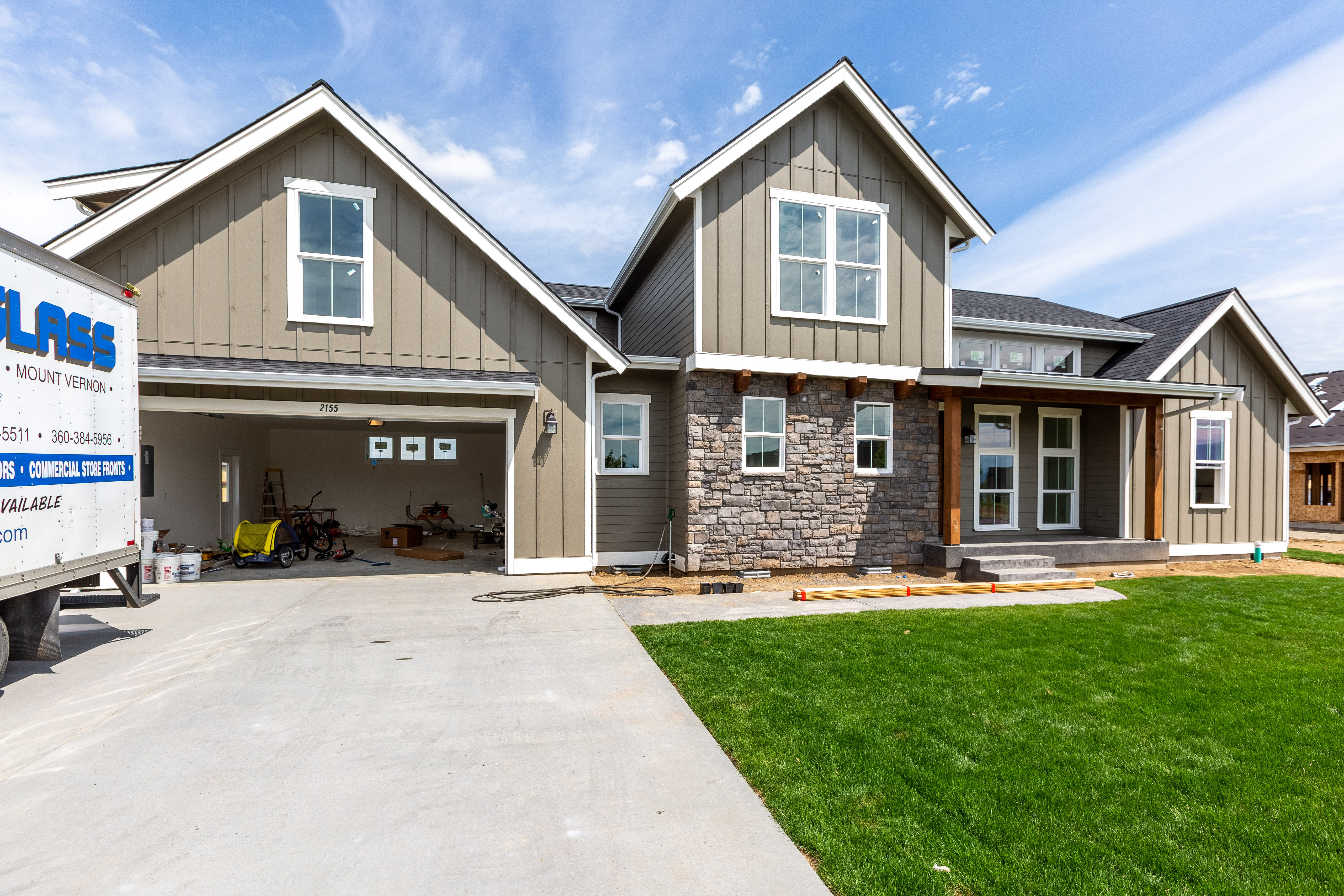 Contemporary Farmhouse 820