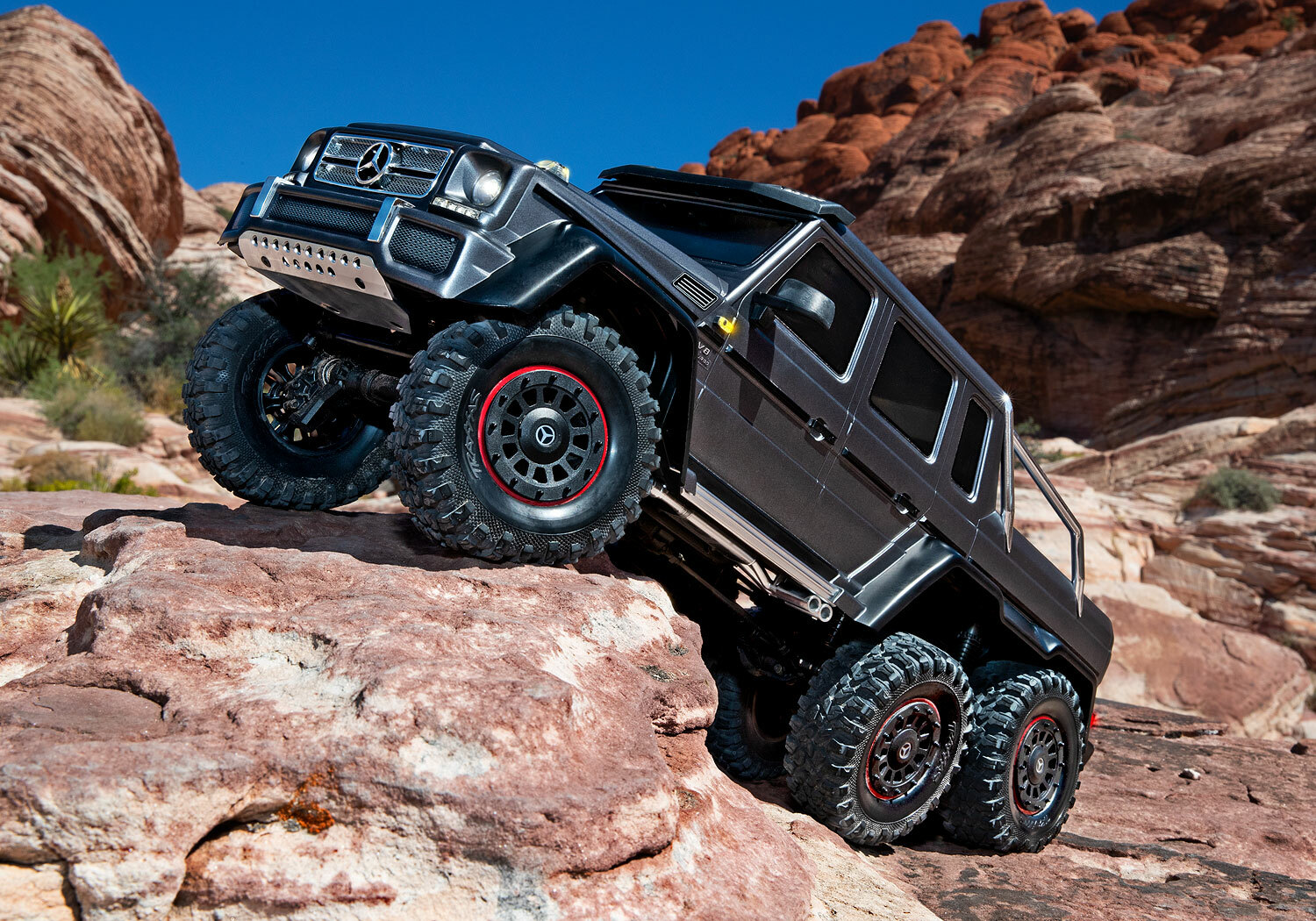 Traxxas TRX-6 Matte Graphite Metallic Mercedes-Benz G 63 AMG 6x6 (XL-5HV, TQi, LED Lights) (Wireless Module/3S 5000mAh LiPo Battery/Live iD Charger/Phone Mount) - Special Edition Traxxas TRX-6 Matte Graphite Metallic Mercedes-Benz G 63 AMG 6x6 (XL-5HV, TQi, LED Lights) (Wireless Module/3S 5000mAh LiPo Battery/Live iD Charger/Phone Mount) - Special Edition