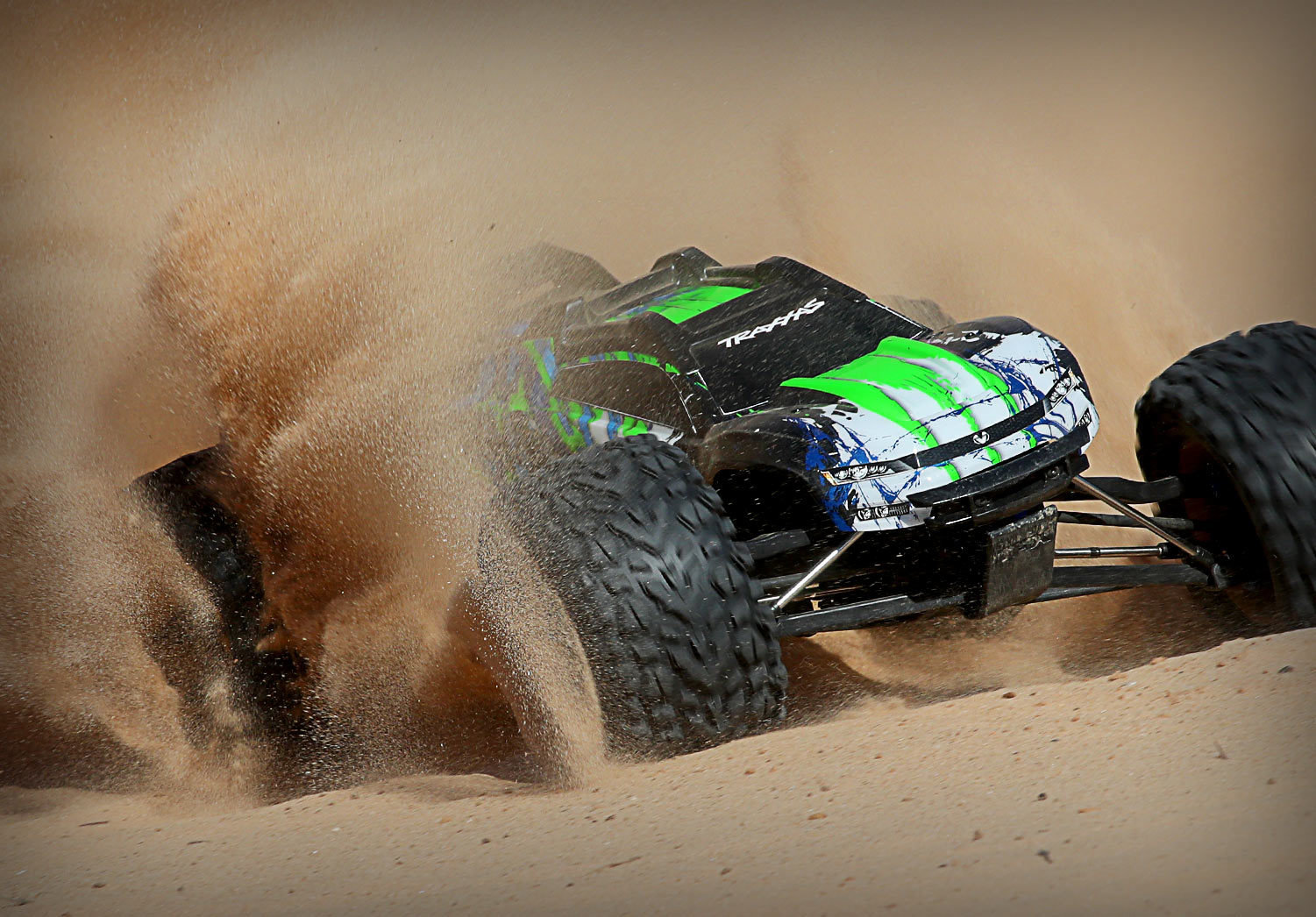 Traxxas E Revo 2.0 4WD Brushless Electric Racing Monster Truck (VXL-6S/TQi/No Batt/No Chg) Traxxas E Revo 2.0 4WD Brushless Electric Racing Monster Truck (VXL-6S/TQi/No Batt/No Chg)