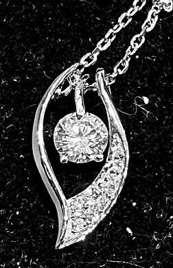 THE CRYSTAL TEARDROP PENDANT THE CRYSTAL TEARDROP PENDANT
