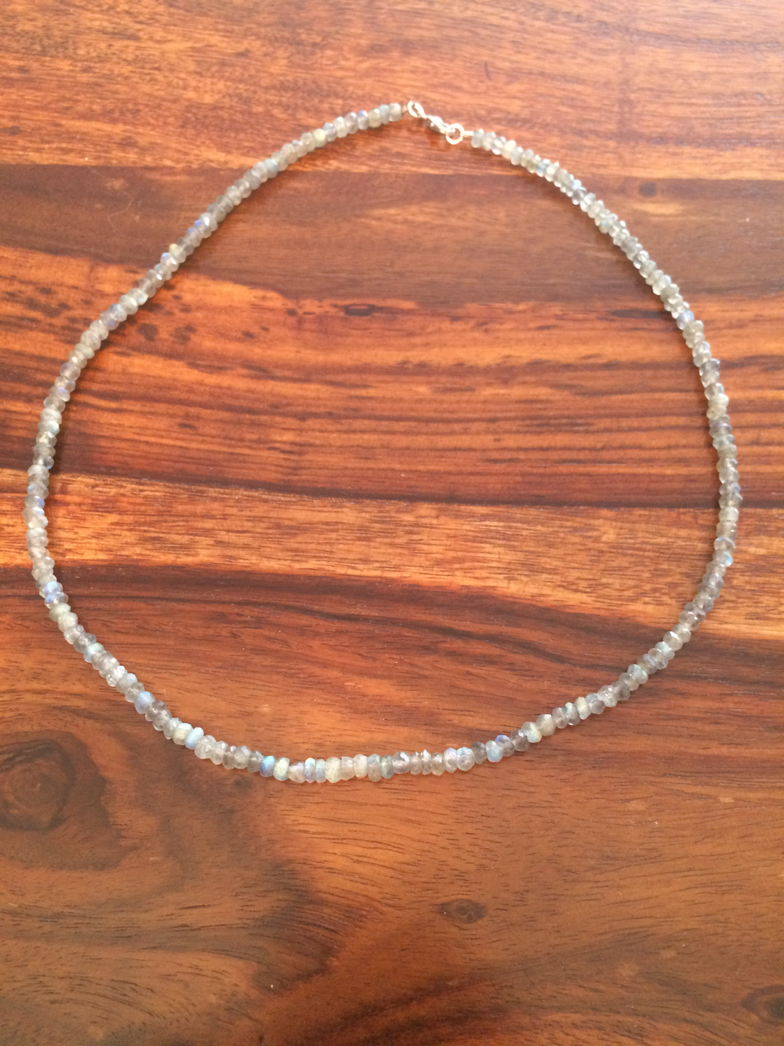 Collier faceté en labradorite Collier faceté en labradorite