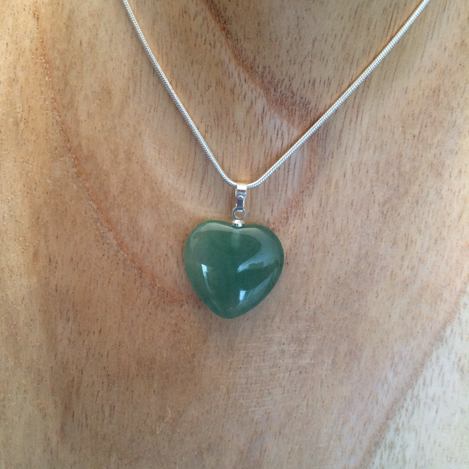 Pendentif coeur en aventurine verte Pendentif coeur en aventurine verte