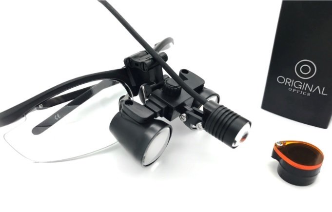 Flip-Up Lupenbrille mit PureLight von OriginalOptics Flip-Up Lupenbrille mit PureLight von OriginalOptics