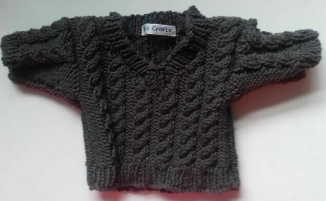 Jumper, dark grey cable v neck - bear 36cm/ 14 inches high Jumper, dark grey cable v neck - bear 36cm/ 14 inches high