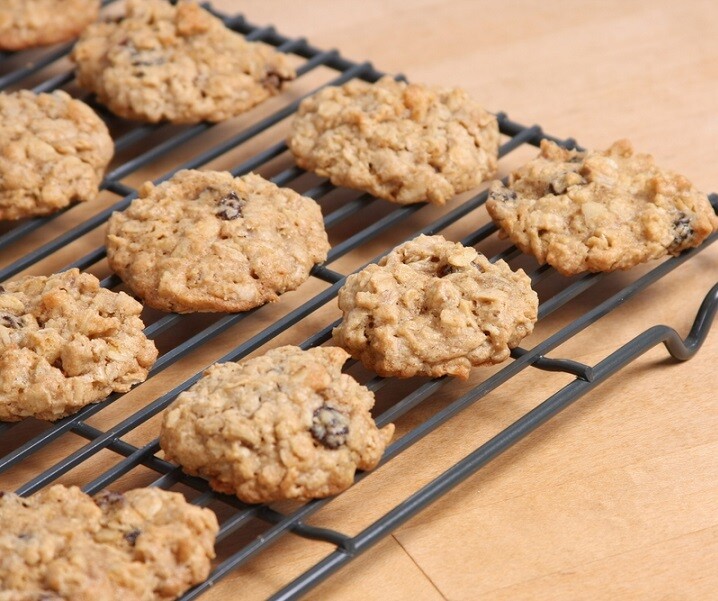 Oatmeal chocolate chip cookie dough كوكيز الشوفان وقطع الشوكولا Oatmeal chocolate chip cookie dough كوكيز الشوفان وقطع الشوكولا