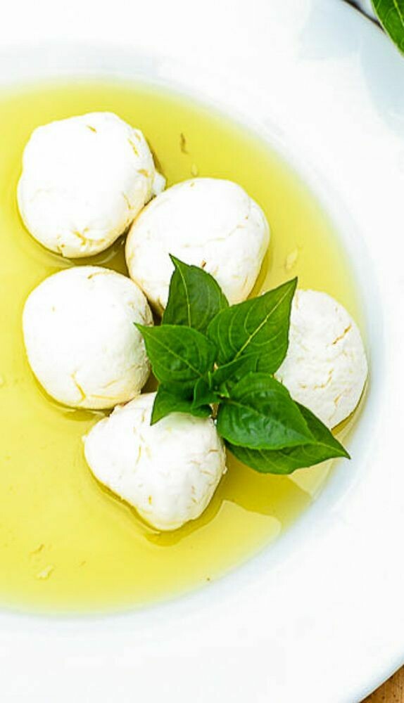 Garlic-basil labna (250g) لبنة بالريحان والثوم Garlic-basil labna (250g) لبنة بالريحان والثوم