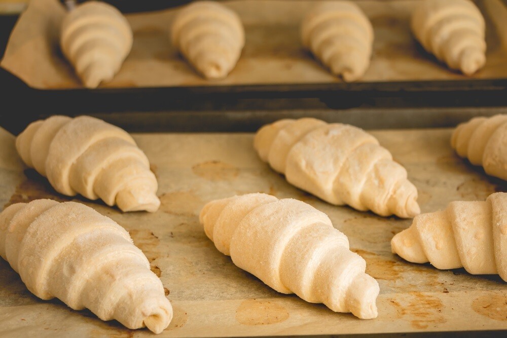 Croissants (4) كرواسون Croissants (4) كرواسون