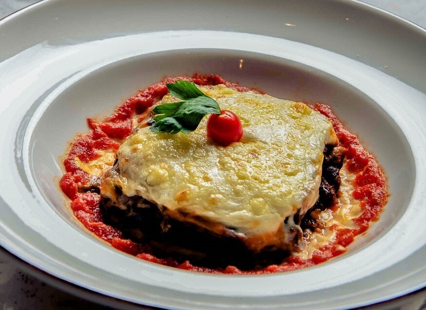 Moussaka with Béchamel Sauce (600g) مسقعة بالبشاميل Moussaka with Béchamel Sauce (600g) مسقعة بالبشاميل