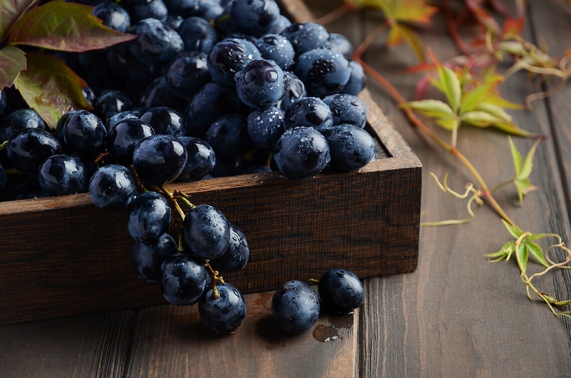 Black Grapes (1kg) عنب أسود Black Grapes (1kg) عنب أسود