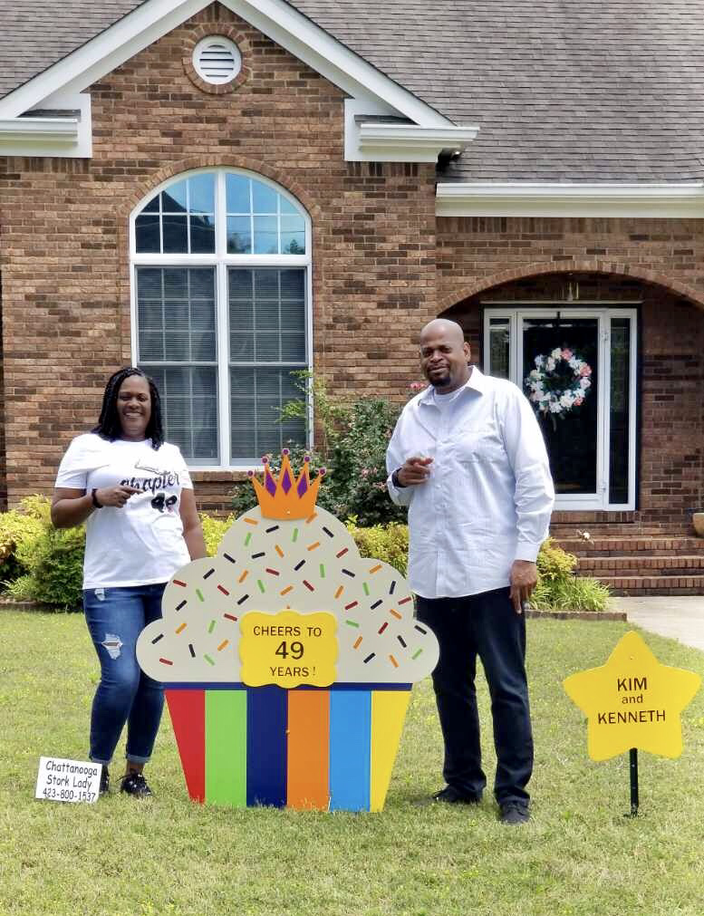 Cupcake Lawn Sign Rental 00001
