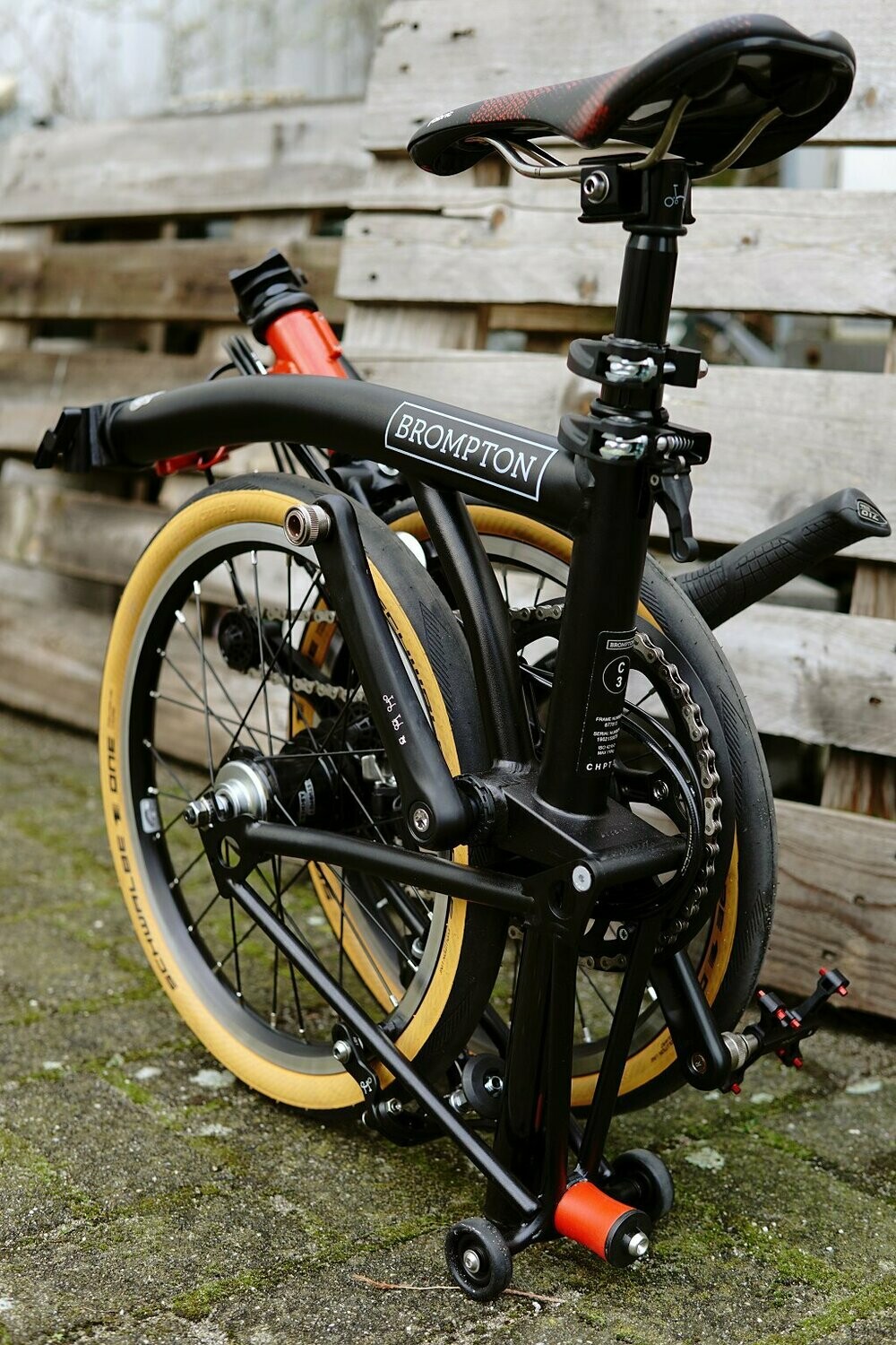 brompton tan wall tyres