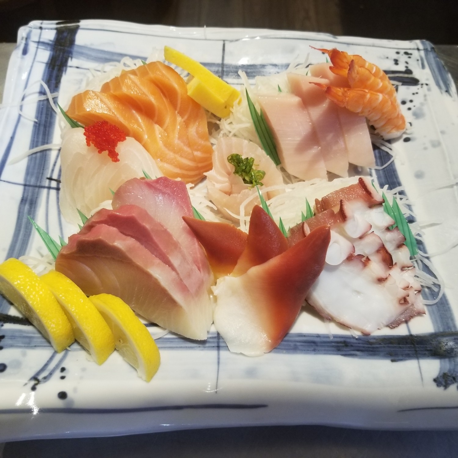 deluxe-assorted-sashimi