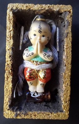 Kumarn Tong Nai Long Tong (Prai Kumarn in Golden Coffin) - Prai Powders and Funeral Earths + Prai Oil flask + 2 Takrut - Pra Ajarn Taep Pongsawadarn 2555 BE Kumarn Tong Nai Long Tong (Prai Kumarn in Golden Coffin) - Prai Powders and Funeral Earths + Prai Oil flask + 2 Takrut - Pra Ajarn Taep Pongsawadarn 2555 BE