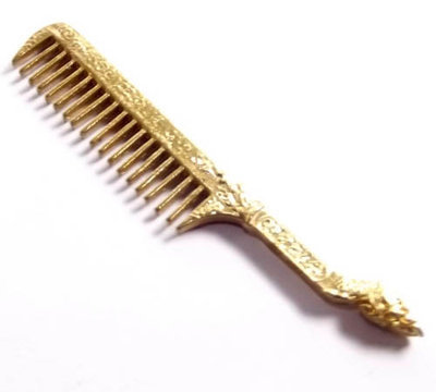 Hwee Maha Mongkol Money Comb of Great Blessings with Naga Head Handle (Small 6.2 cm) - Nuea Rakang Chup Tong (Sacred Bronze + Goldplating) - Luang Phu Maha Kam Daeng - Sadta Mongkol Edition 2555 BE Hwee Maha Mongkol Money Comb of Great Blessings with Naga Head Handle (Small 6.2 cm) - Nuea Rakang Chup Tong (Sacred Bronze + Goldplating) - Luang Phu Maha Kam Daeng - Sadta Mongkol Edition 2555 BE