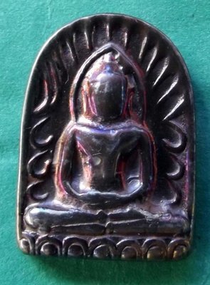 Pra Sum Gor (Benjapakee amulet) - Nuea Lek Lai Nam Neung See Peek Malaeng Tap (Buddha in Meditation made from pure Lek Lai) - Luang Por Hone (Huan) - Wat Putai Sawan Pra Sum Gor (Benjapakee amulet) - Nuea Lek Lai Nam Neung See Peek Malaeng Tap (Buddha in Meditation made from pure Lek Lai) - Luang Por Hone (Huan) - Wat Putai Sawan