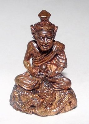 Por Phu Ruesi Narot Nang Paya Nak (Naradha sitting on Naga Throne) 1.6 x 2.8 Cm Loi Ongk statuette with Takrut - Sadta Loha (7 Sacred Metals) - Luang Phu Bun Mee 2555 BE Por Phu Ruesi Narot Nang Paya Nak (Naradha sitting on Naga Throne) 1.6 x 2.8 Cm Loi Ongk statuette with Takrut - Sadta Loha (7 Sacred Metals) - Luang Phu Bun Mee 2555 BE