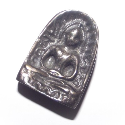 Pra Sum Gor (Benjapakee amulet) - Nuea Lek Lai Nam Neung See Peek Malaeng Tap (Buddha in Meditation made from pure Lek Lai) - Luang Por Hone (Huan) - Wat Putai Sawan 2548 BE Pra Sum Gor (Benjapakee amulet) - Nuea Lek Lai Nam Neung See Peek Malaeng Tap (Buddha in Meditation made from pure Lek Lai) - Luang Por Hone (Huan) - Wat Putai Sawan 2548 BE