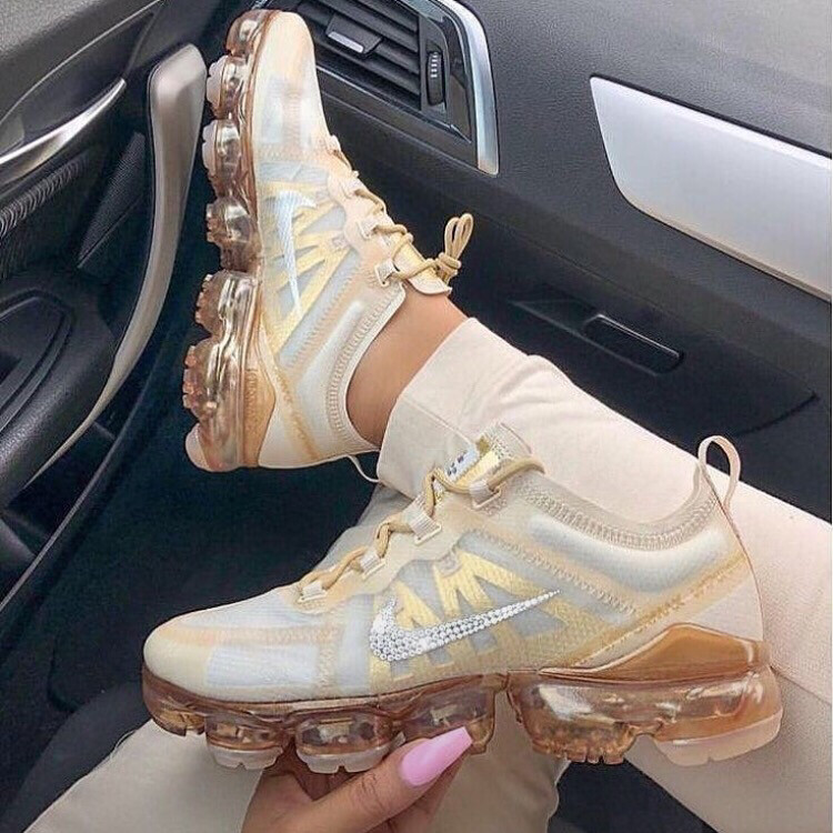 cute vapormax