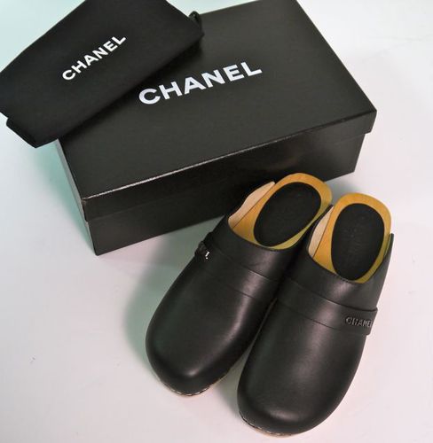 clogs chanel