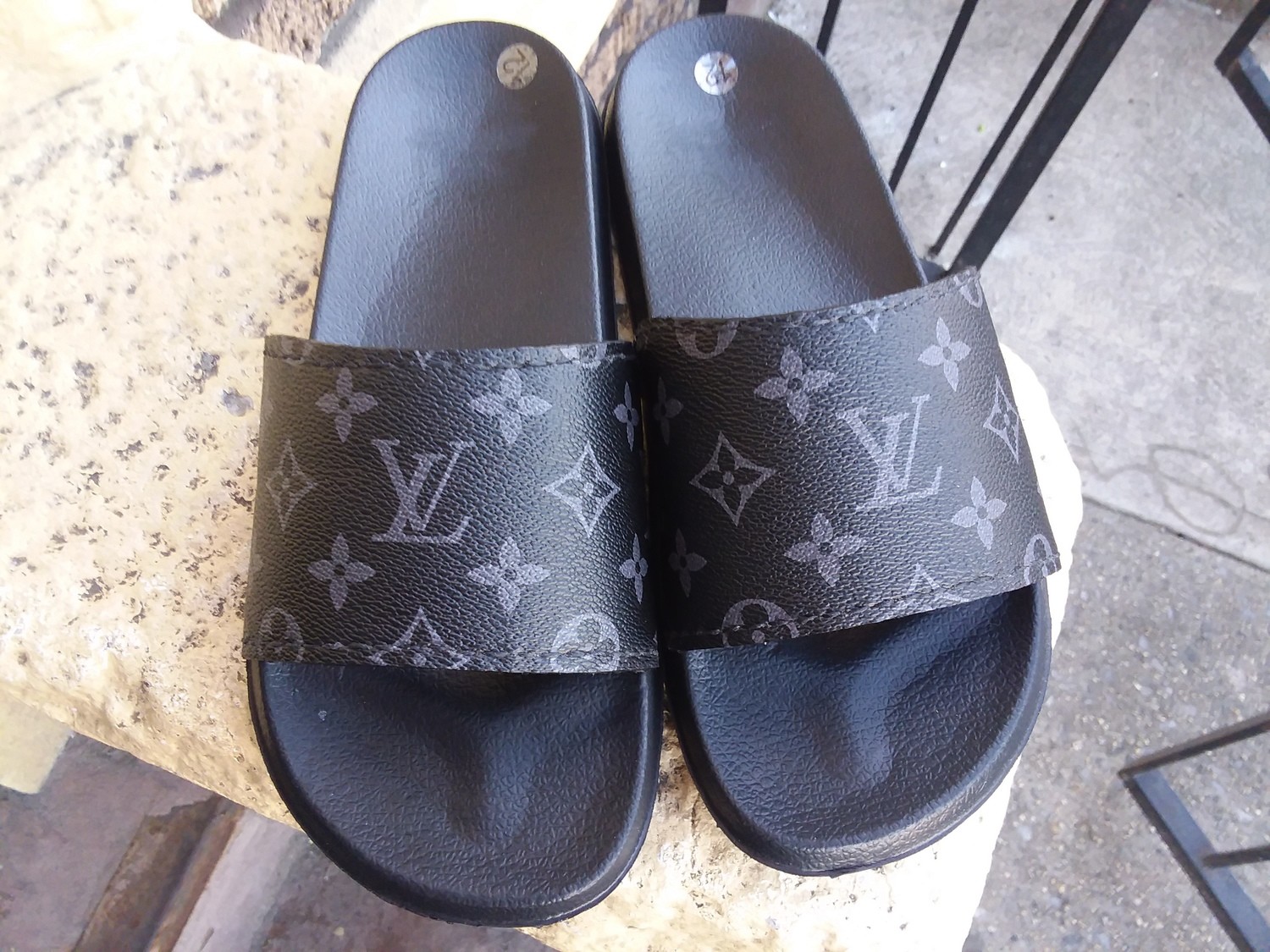 louis vuitton slides men