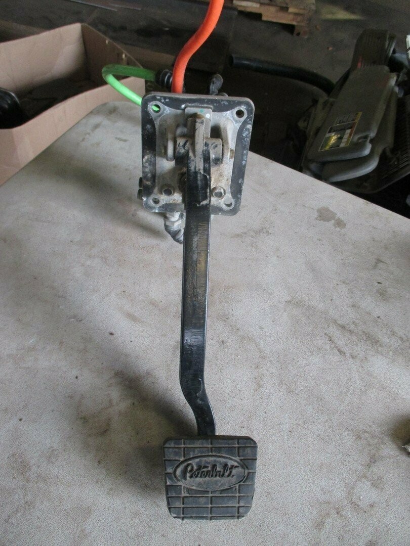 PACCAR Brake Pedal w/ Air Brake Valve Haul Lane Parts