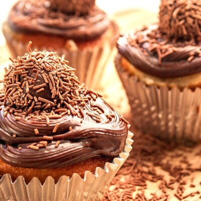 Vanilla Cupcake - Brigadeiro (Chocolate) Filling Vanilla Cupcake - Brigadeiro (Chocolate) Filling