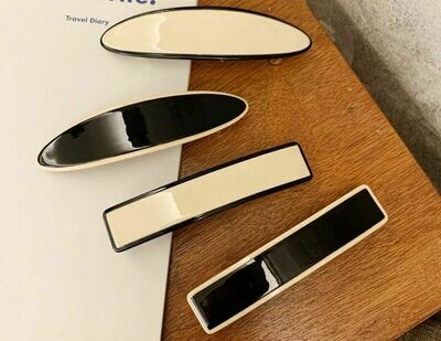 Resin hair barrette in Black / Beige Resin hair barrette in Black / Beige
