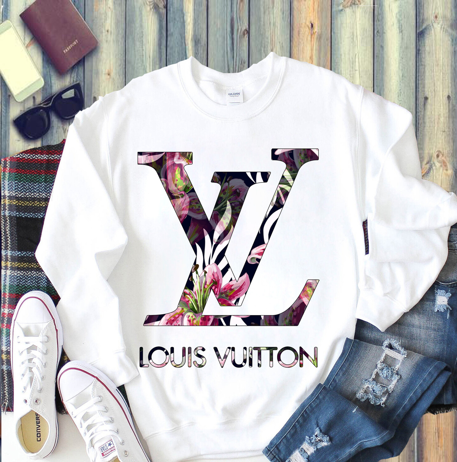 hand lv logo sweatshirt
