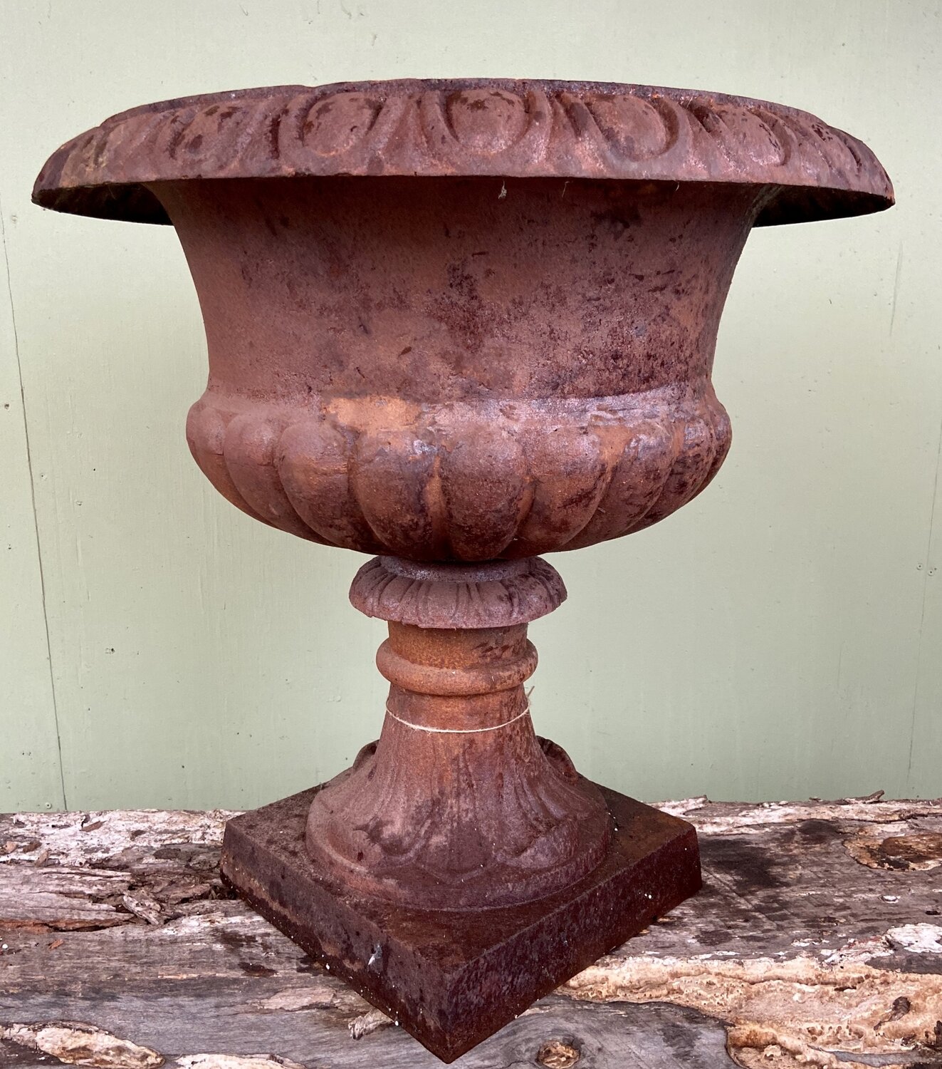 RUSTIC Iron Classic Urn RUSTIC Iron Classic Urn