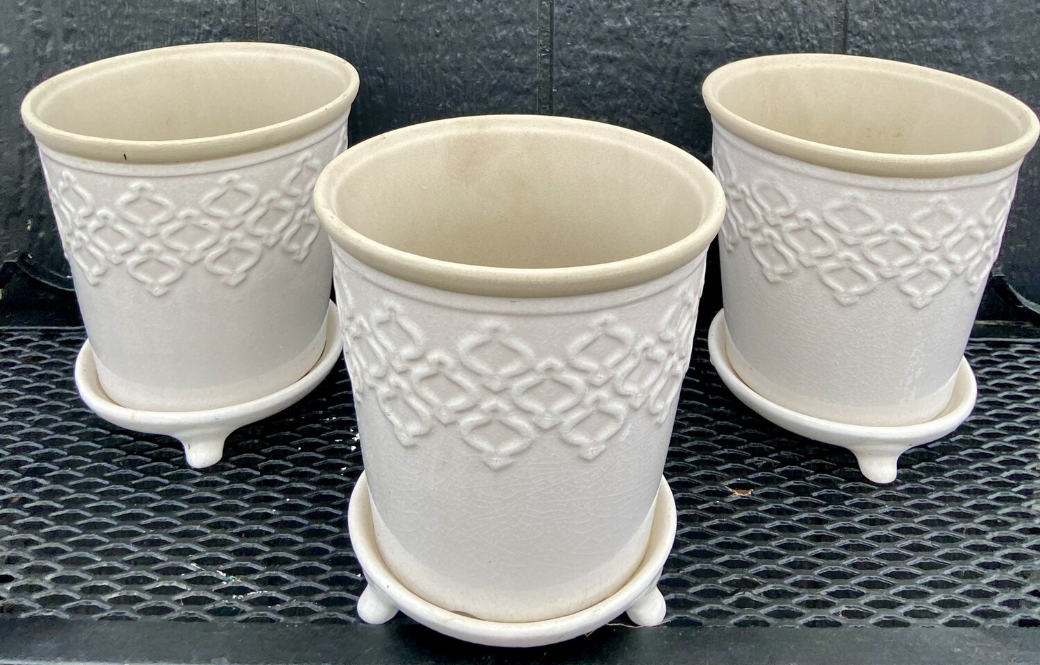 Ceramic Indo Planter-Off white Ceramic Indo Planter-Off white