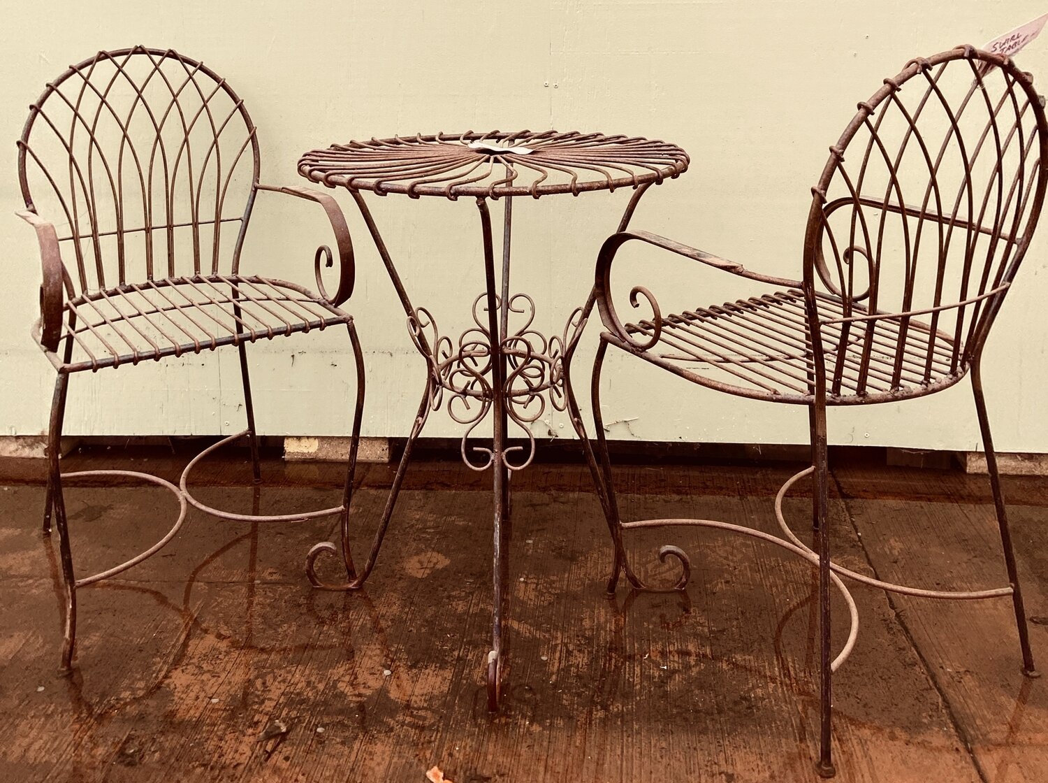 Swirl Table & 2 Chairs Swirl Table & 2 Chairs