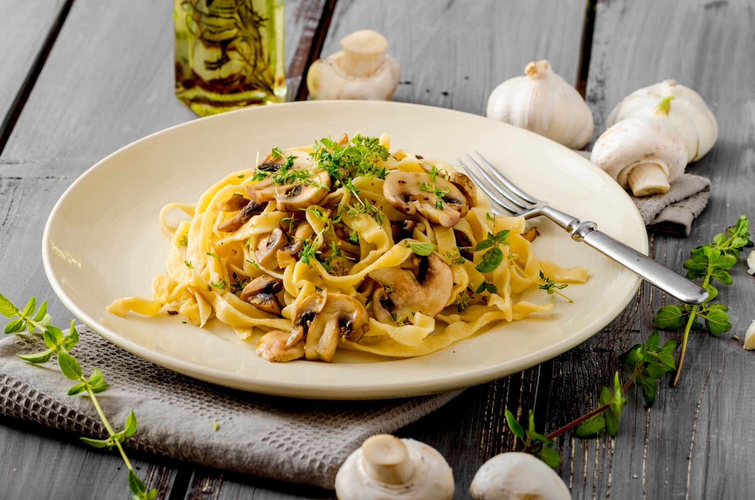 Tagliatelle Mushroom Carbonara (Vegetarian) Tagliatelle Mushroom Carbonara (Vegetarian)