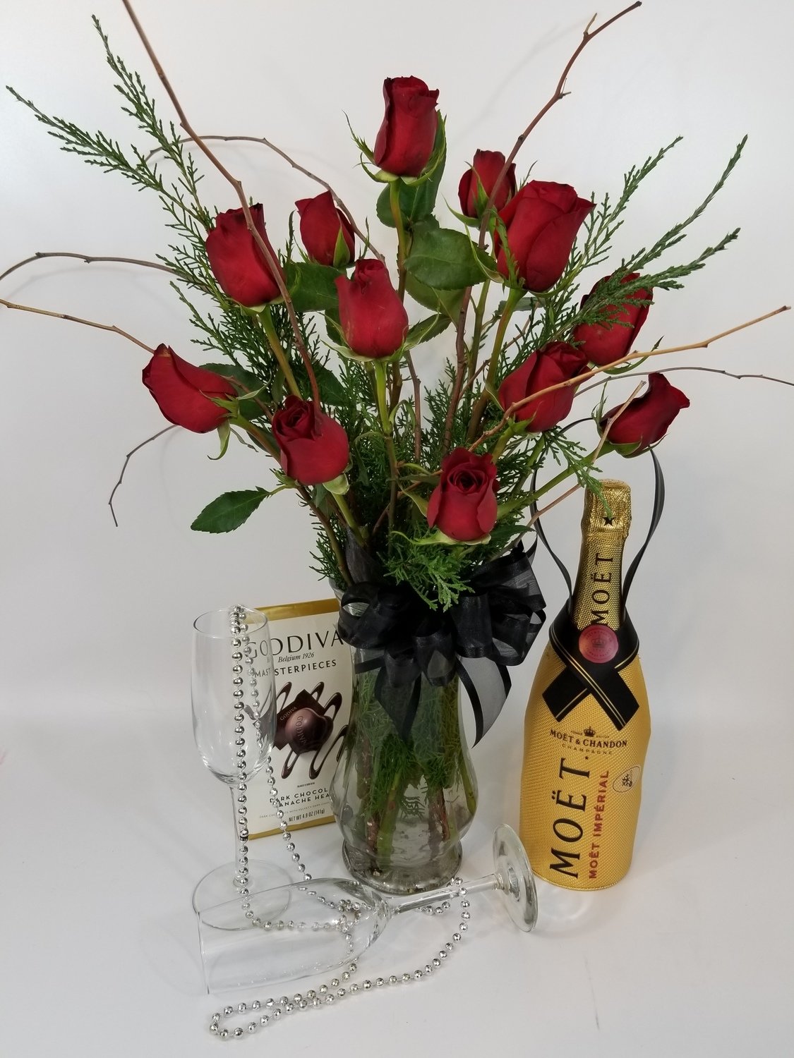Red or White Roses with Champagne and Chocolates Red or White Roses with Champagne and Chocolates
